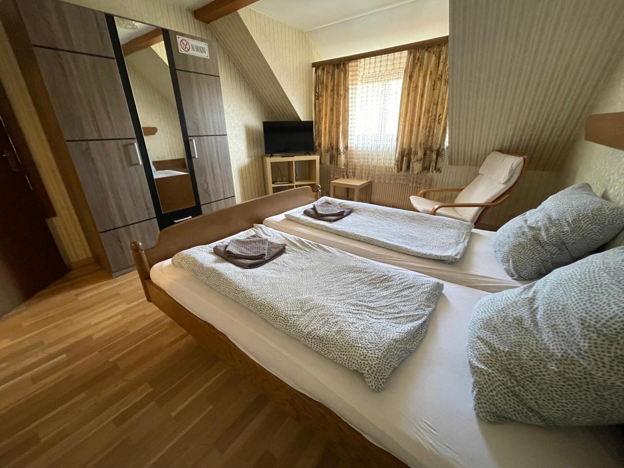 Beny Hotel Restaurant Hertingen Buitenkant foto