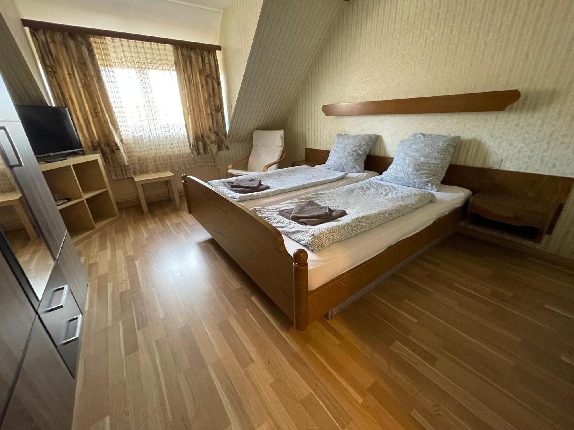 Beny Hotel Restaurant Hertingen Buitenkant foto